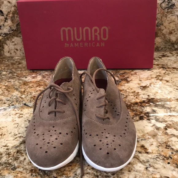 munro walking shoes